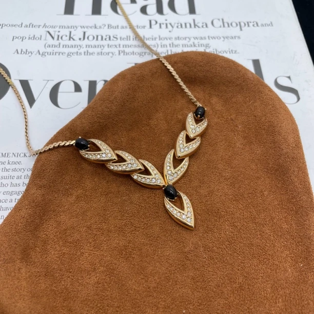 95新 DIOR/迪奥 银色镂空y形叶子项链/d01651