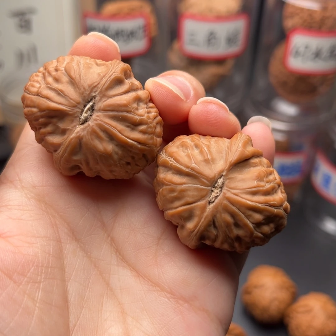 刘***哥文玩核桃把件37.5平谷舍利子