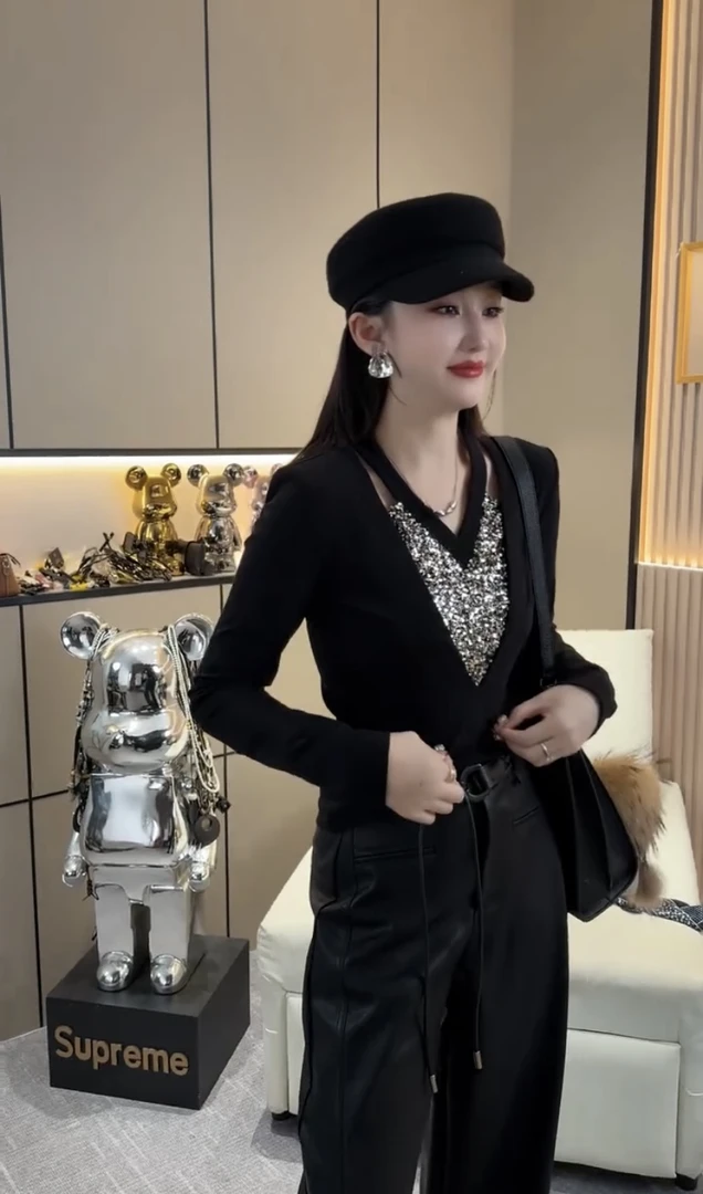 2025冬季网红新款显瘦气质高级感洋气法式精致设计百搭小众女小衫