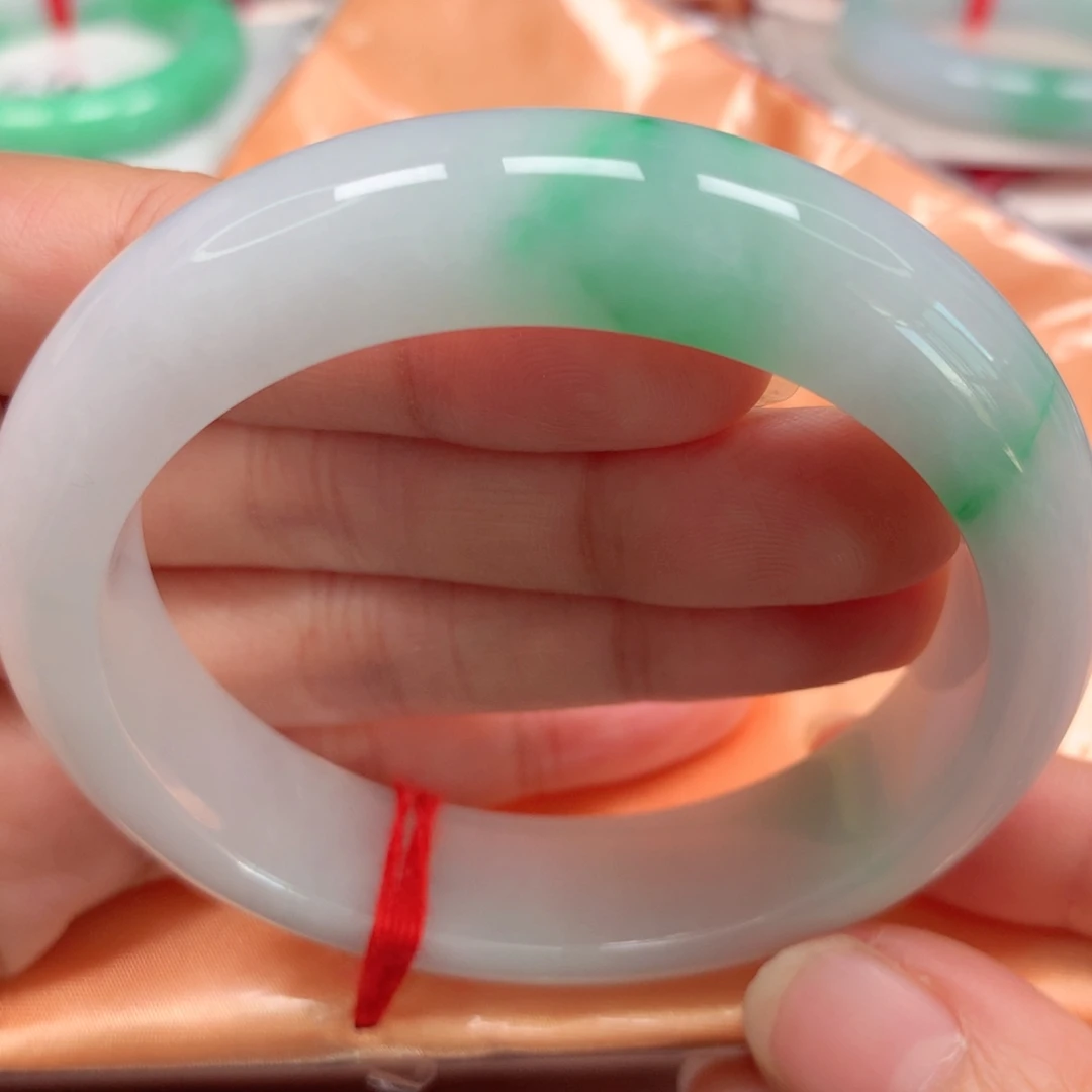 翡翠未镶嵌手镯宽版冰胶细腻白底青