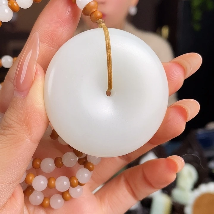 和田玉未镶嵌颈饰定制发货