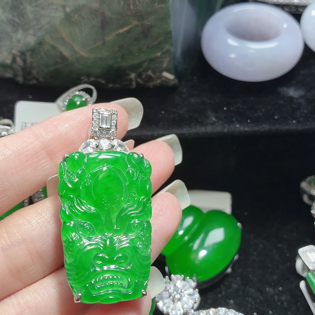 翡翠未镶嵌颈饰11