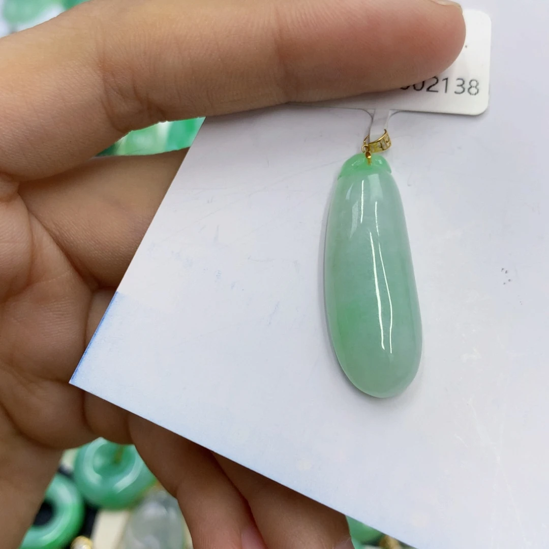 翡翠18K金镶嵌颈饰翡翠