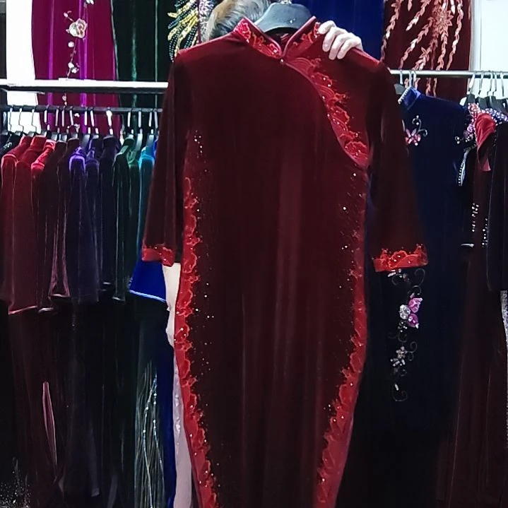 品牌深酒红金丝绒长款两侧刺绣烫钻长款旗袍3X130左右胸108腰94