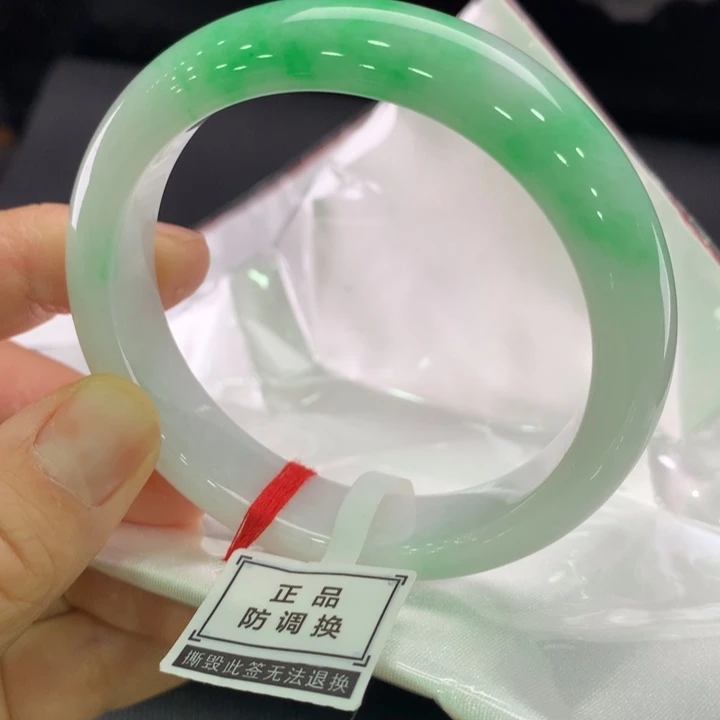 翡翠未镶嵌手镯正圈57
