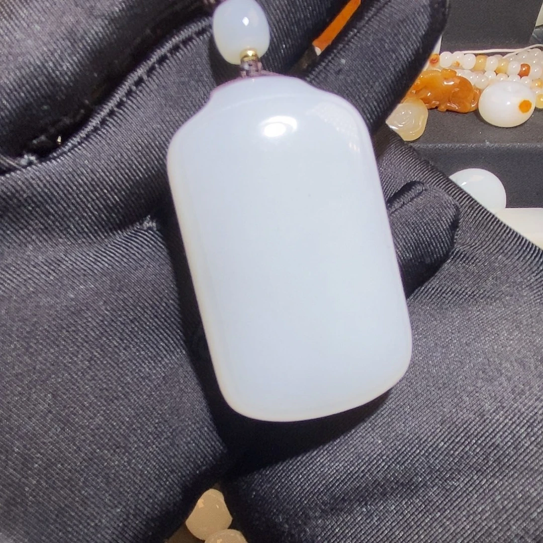 军***亮和田玉未镶嵌手链