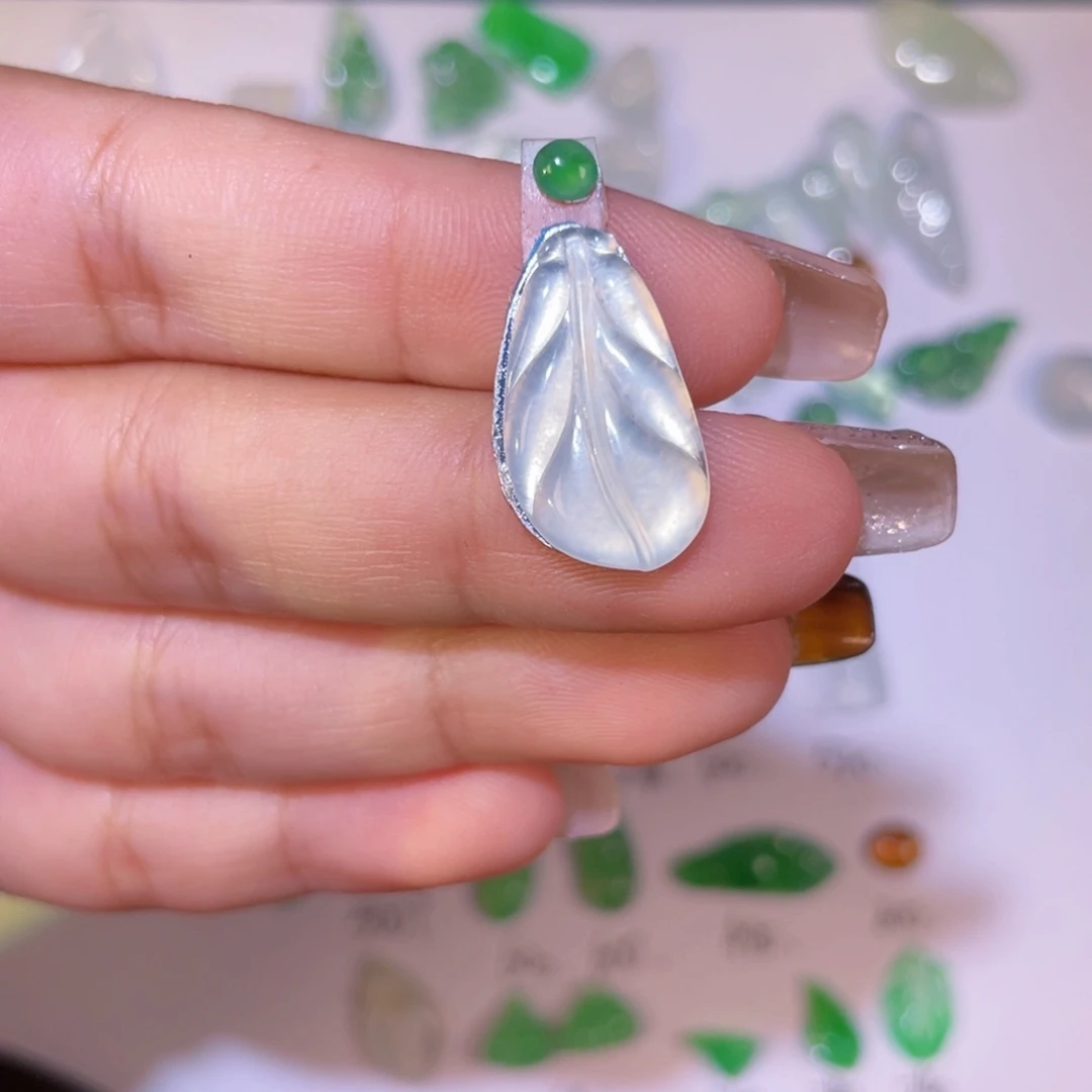 翡翠未镶嵌颈饰裸石