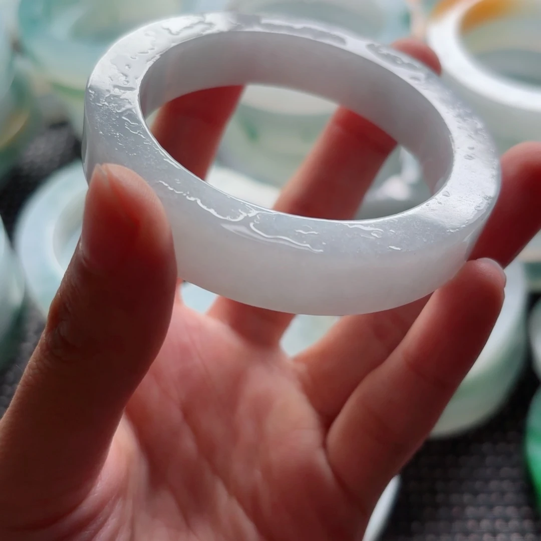 刘***庆未镶嵌天然缅甸a货翡翠定制翡翠