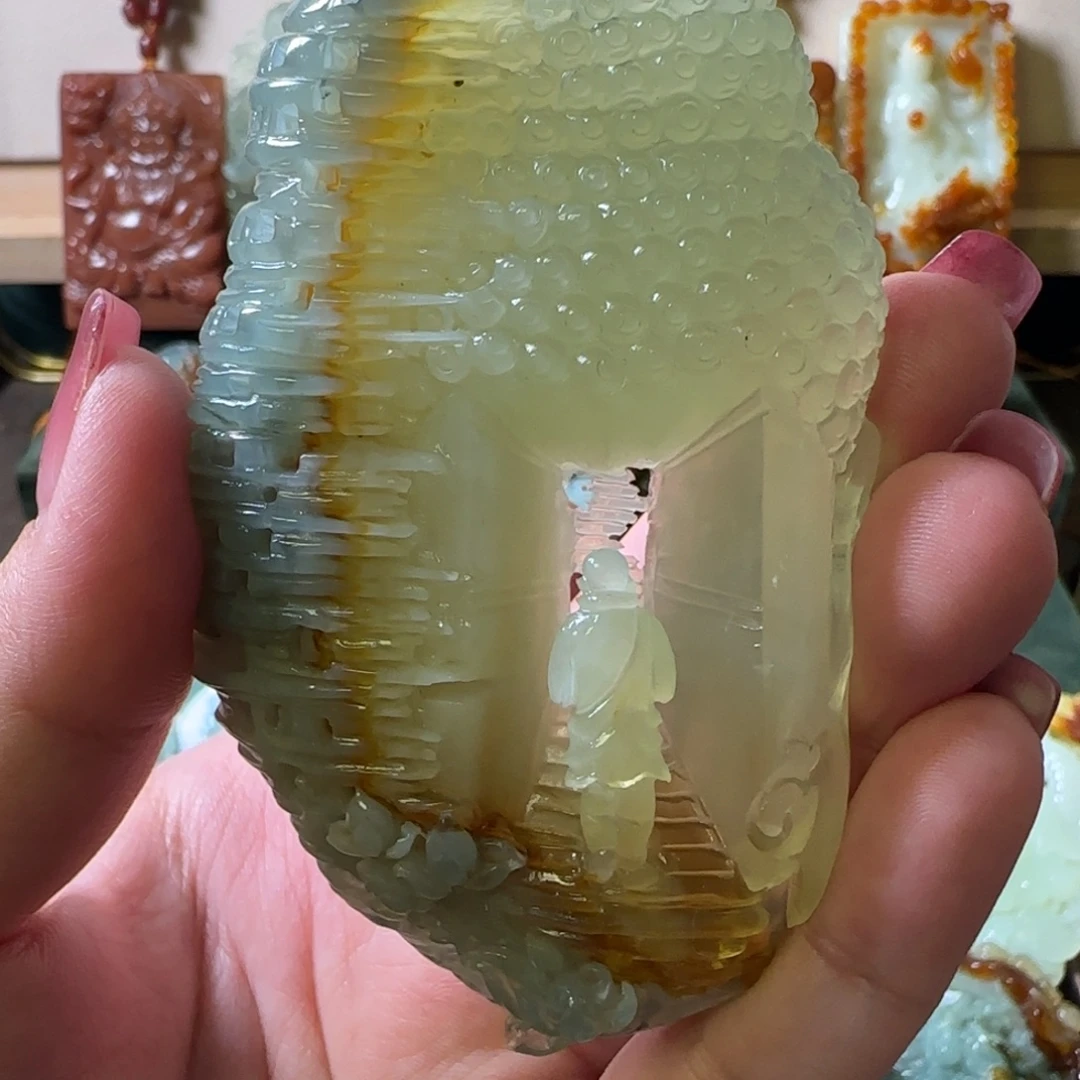 岫玉未镶嵌颈饰佛