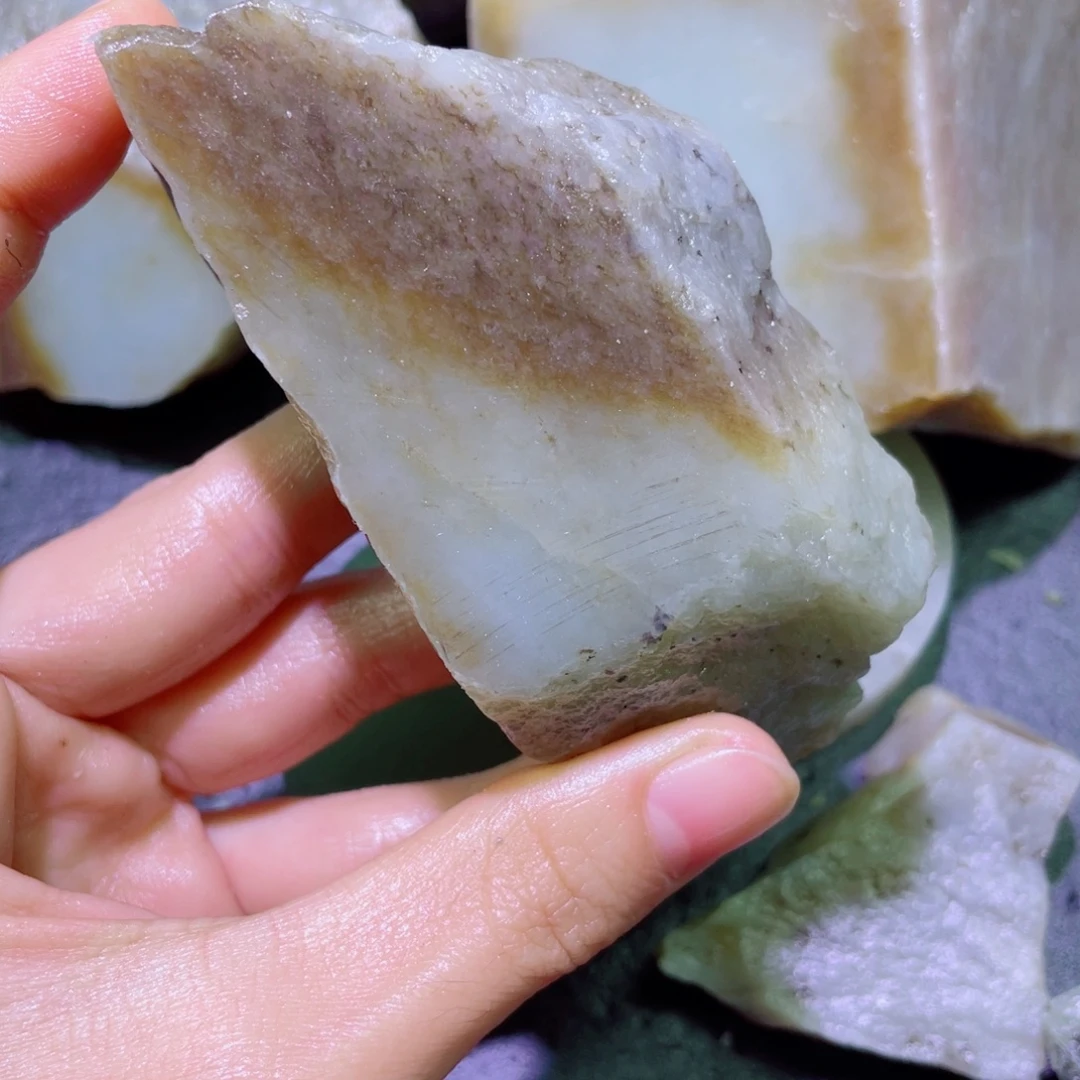 和田玉未镶嵌珠宝半成品