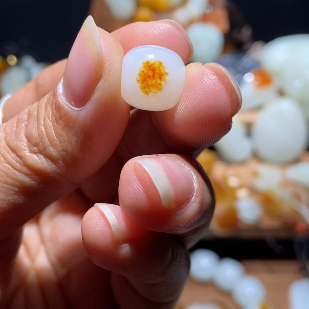 狂***心和田玉未镶嵌颈饰