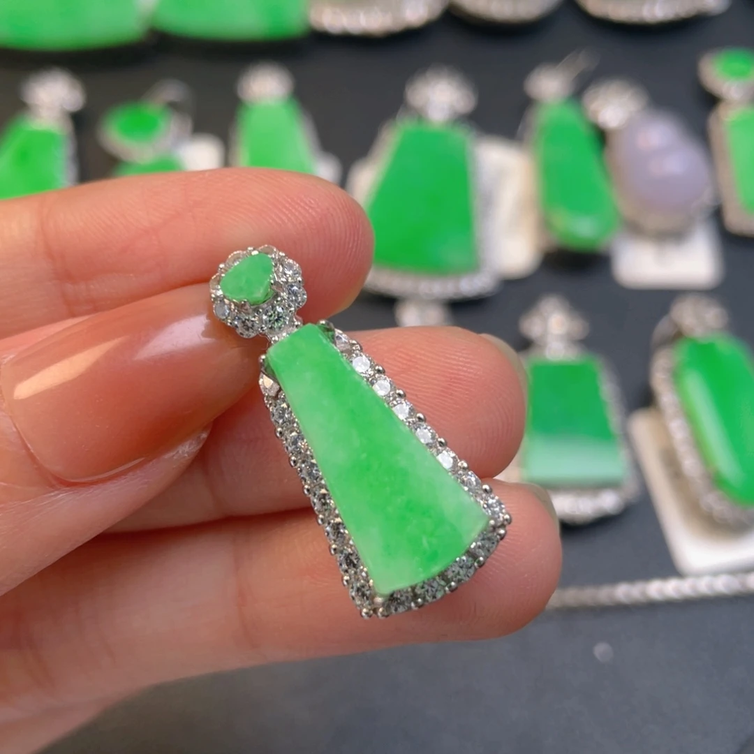 颈饰银S925镶嵌翡翠