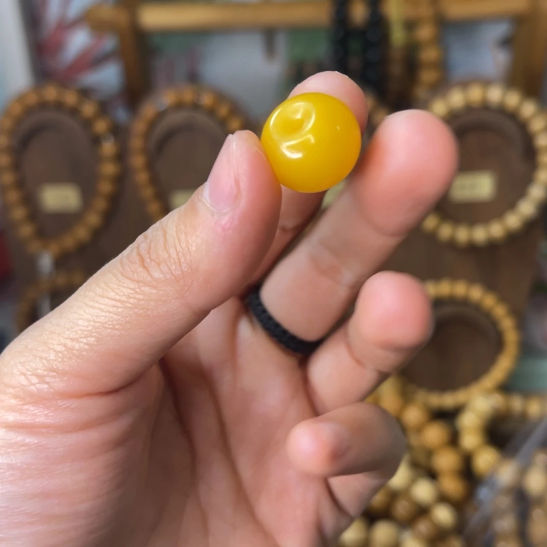 琥珀未镶嵌颈饰单珠微瑕