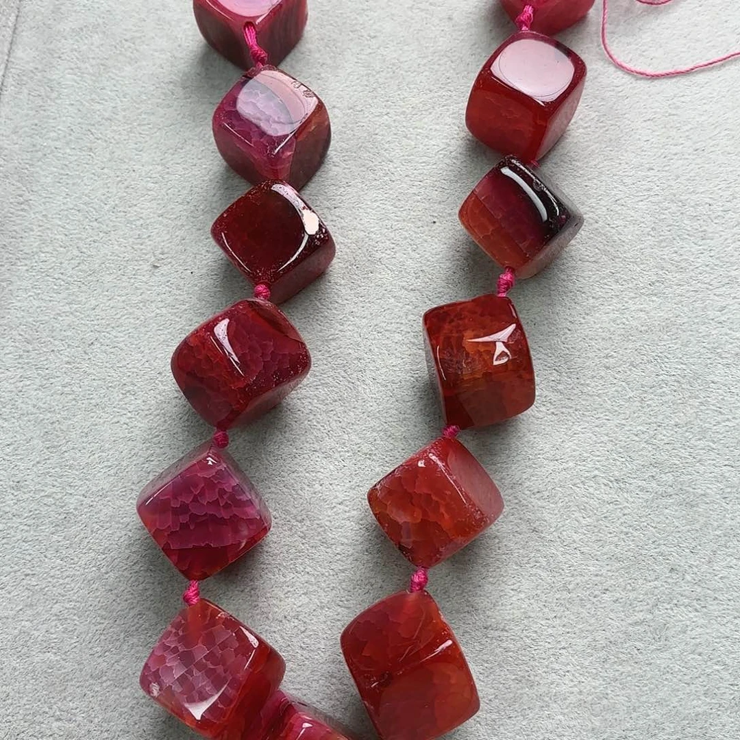 玛瑙/玉髓未镶嵌珠宝半成品卡30粉龙纹菱形一条