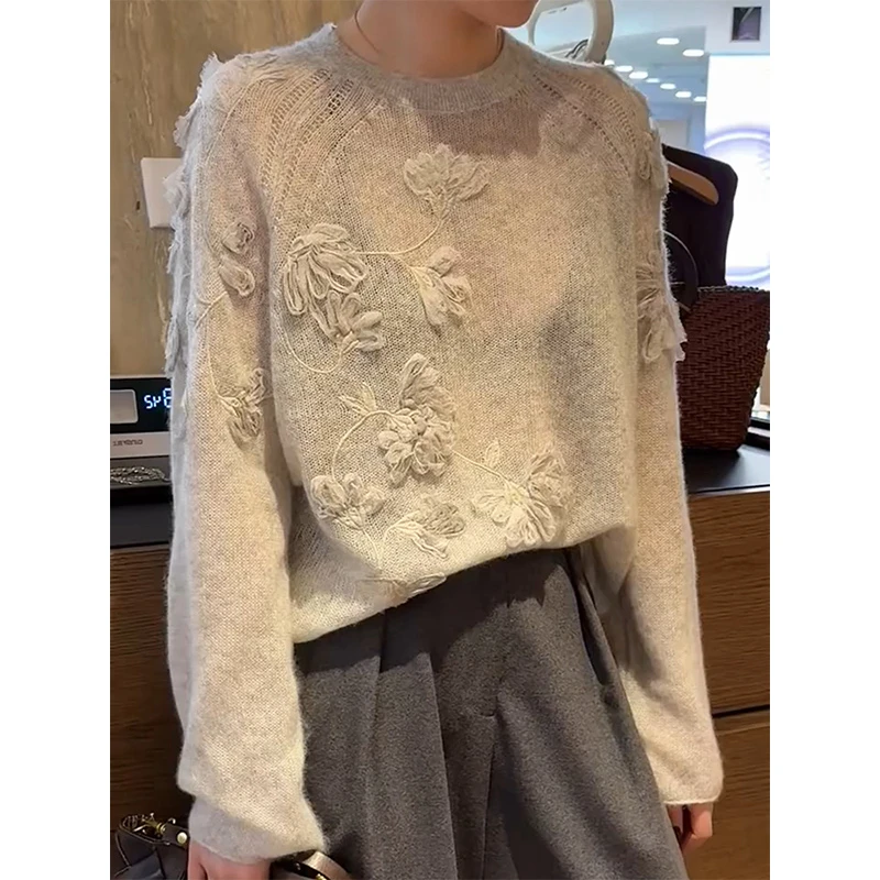 2025年秋新款法式气质精致刺绣圆领针织毛衣女宽松百搭洋气上衣