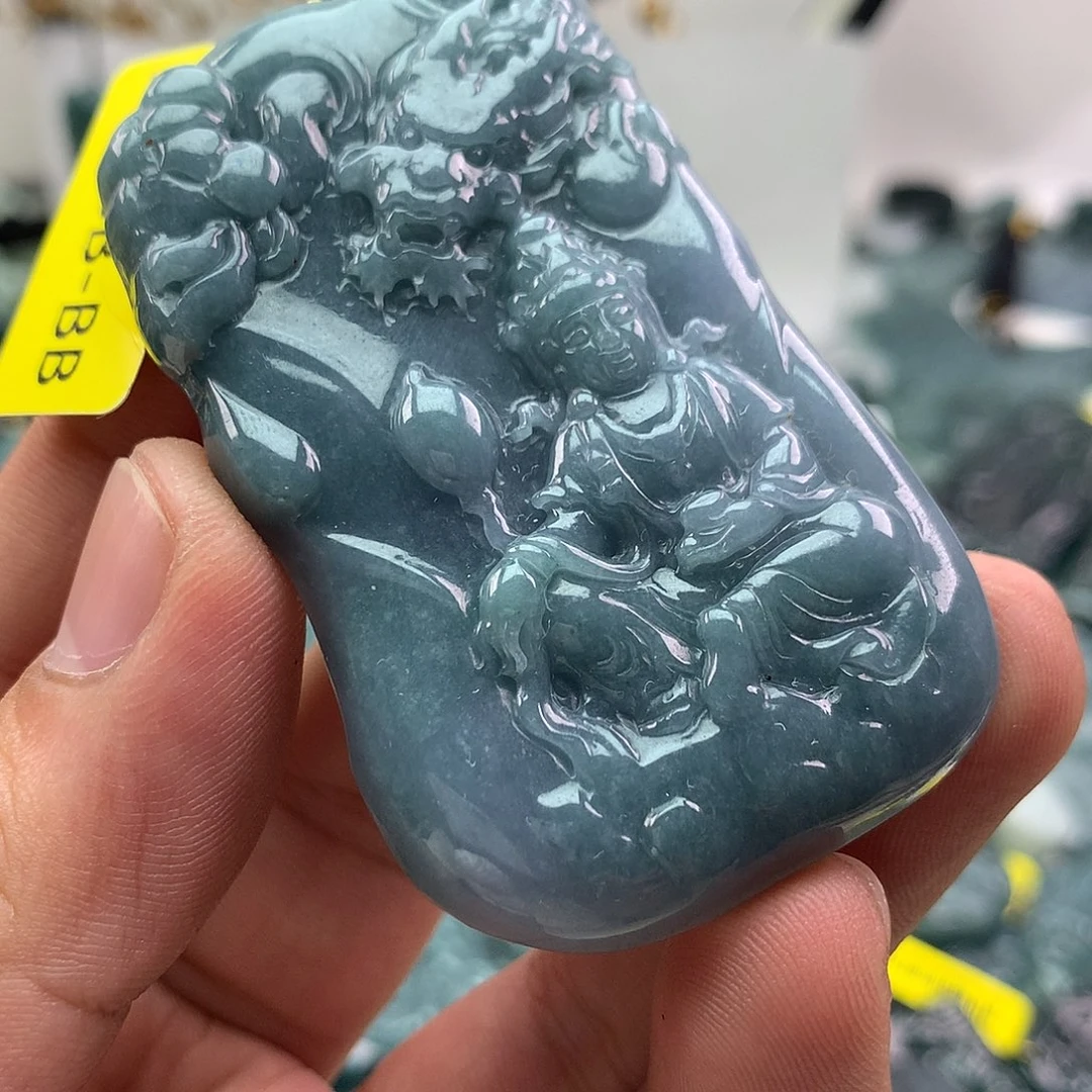 翡翠未镶嵌颈饰观音