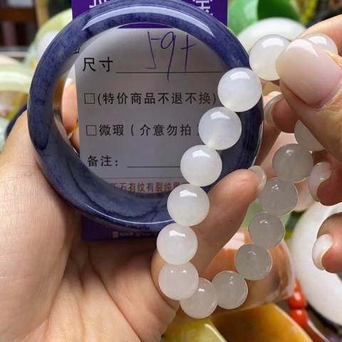 未镶嵌手镯石英岩玉