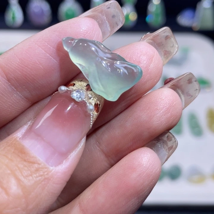 翡翠未镶嵌颈饰白菜