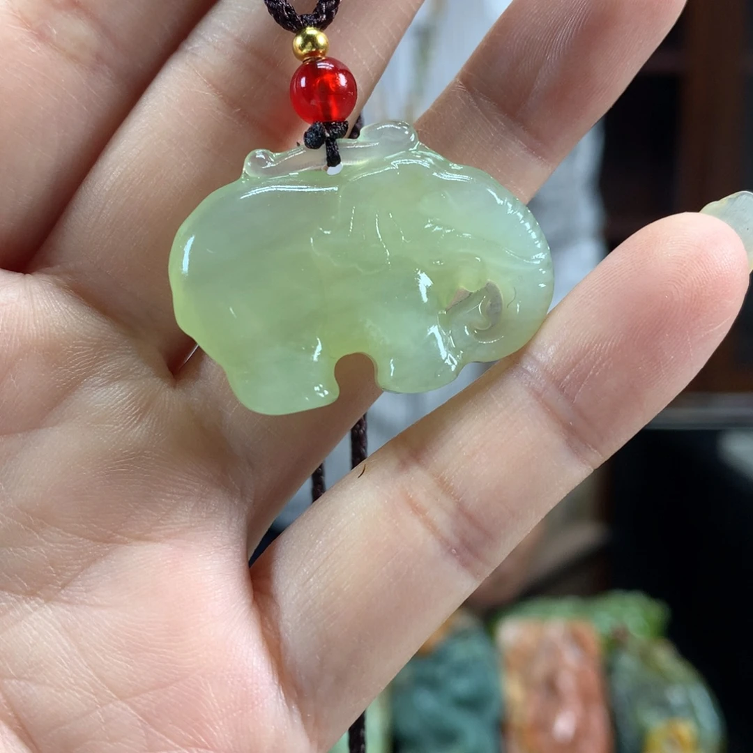 蛇纹石玉未镶嵌颈饰