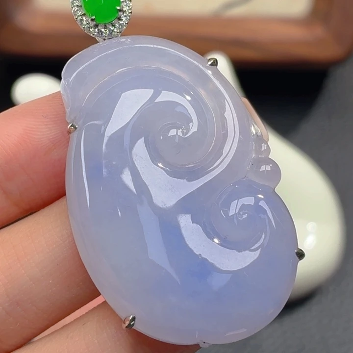 颈饰18K金镶嵌翡翠