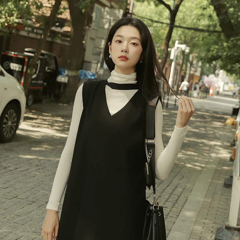 MSLAN新款静奢风宽松V领设计感开叉针织飘带背心连衣裙MGAT434