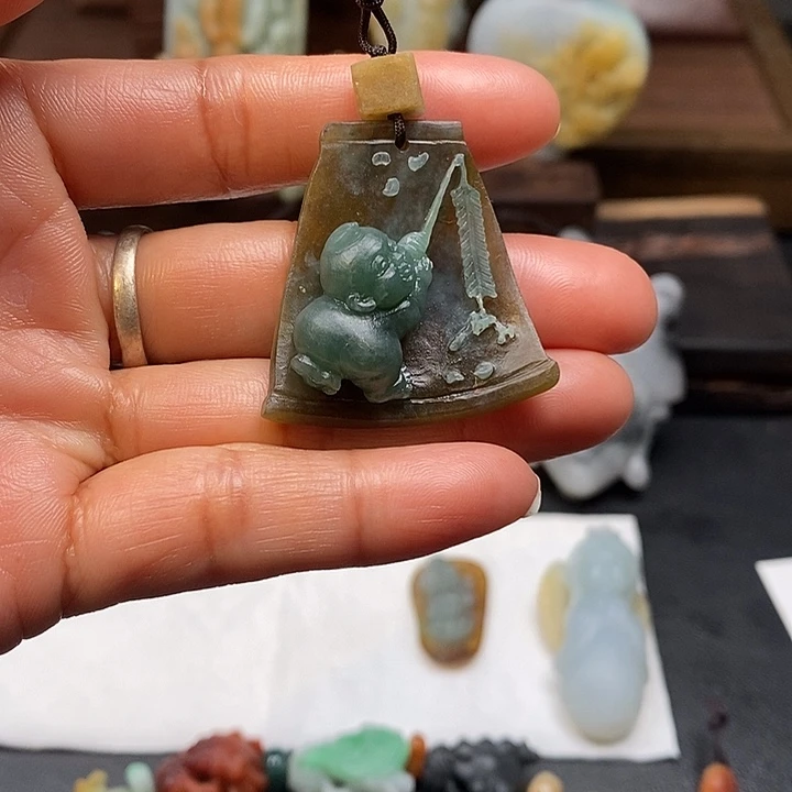 从***过定制翡翠未镶嵌毛货抛光