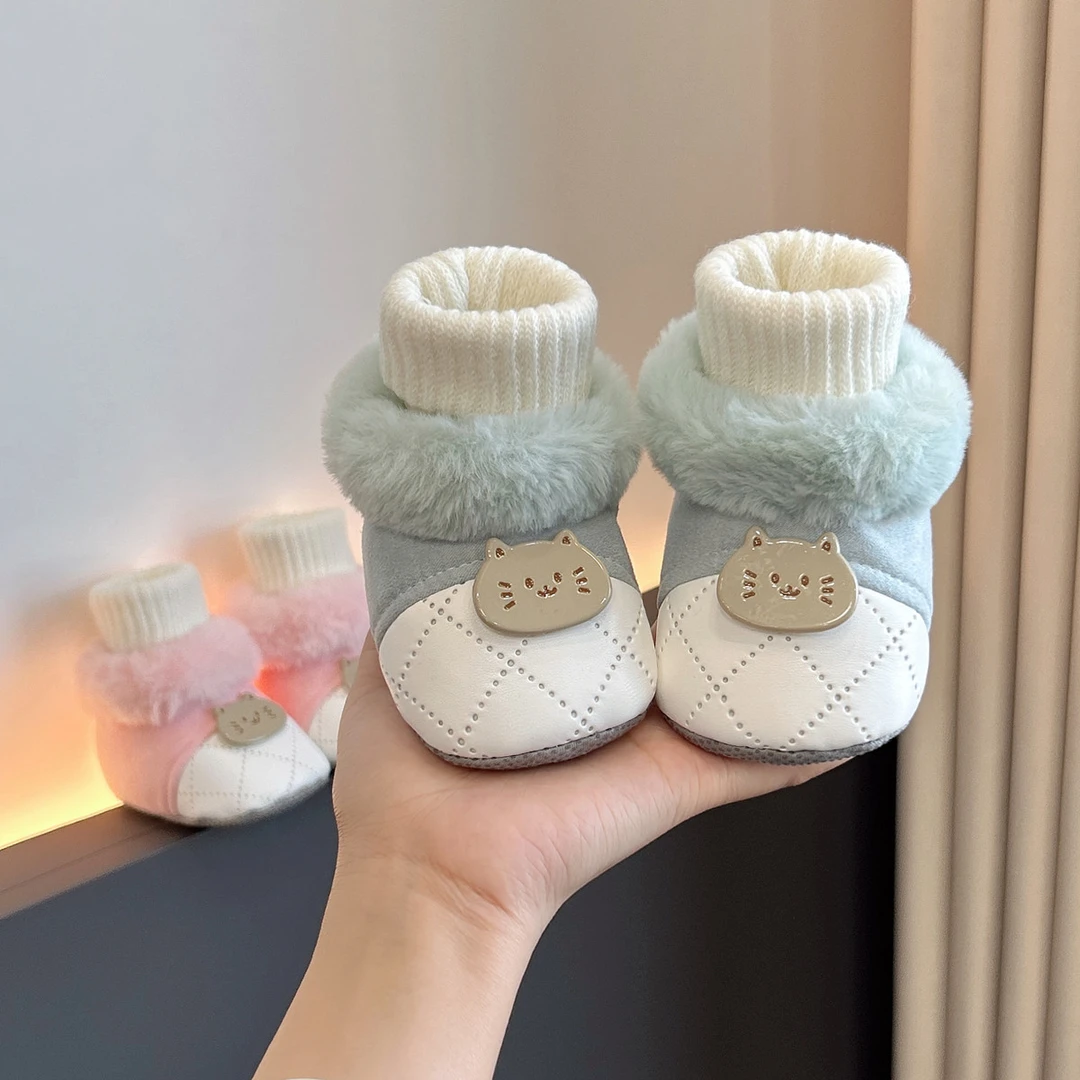 秋冬加绒婴儿步前鞋0-1岁软底防滑保暖卡通小熊地板袜鞋