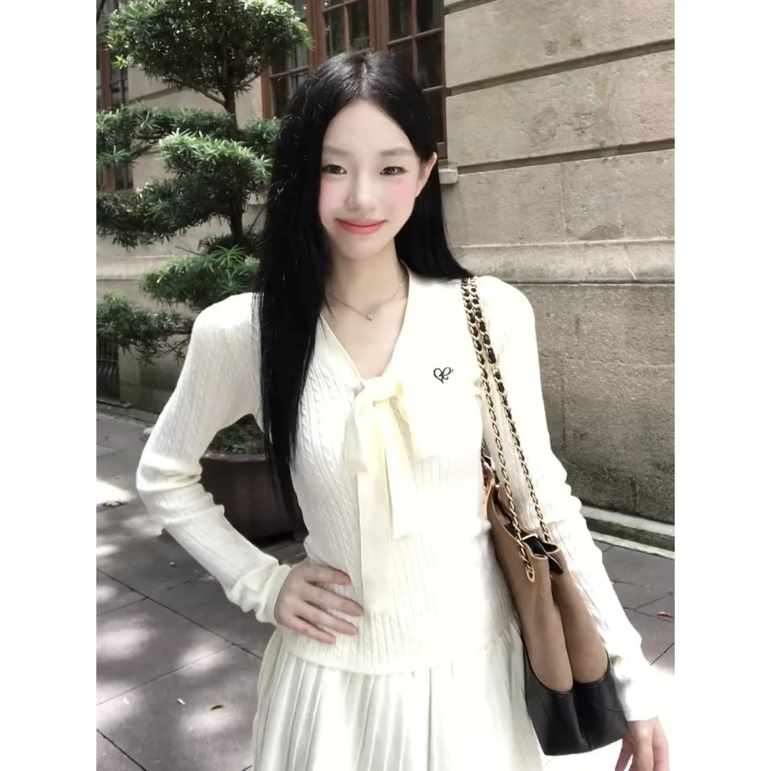 韩系白色蝴蝶结v领绑带长袖针织衫女秋冬季漂亮麻花超好看打底衫