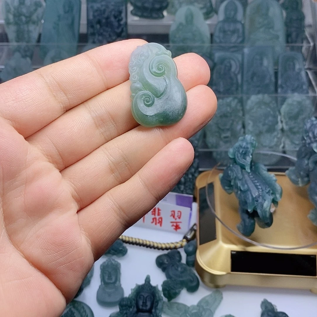 定制翡翠未镶嵌如意