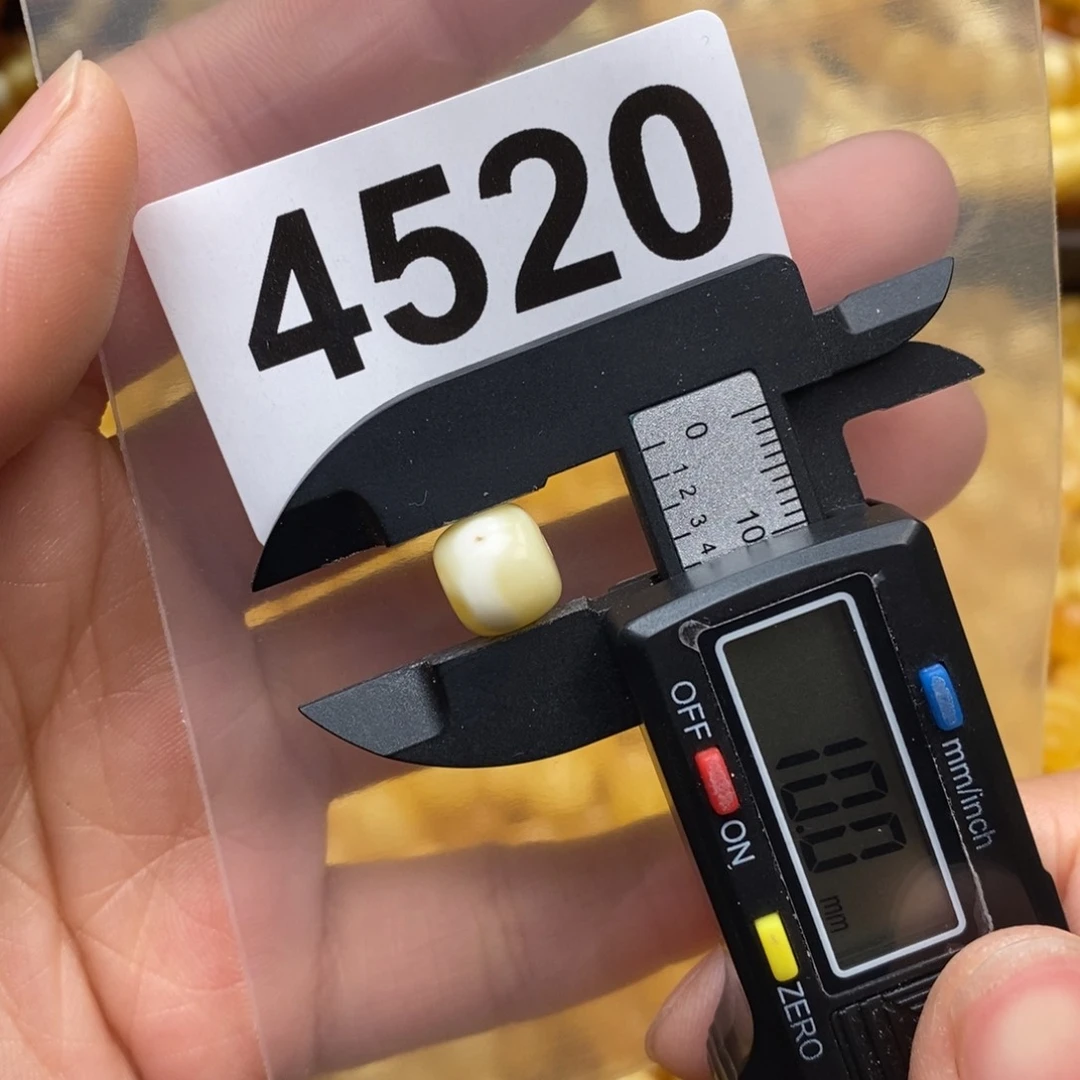 蜜蜡珠宝奇石未镶嵌