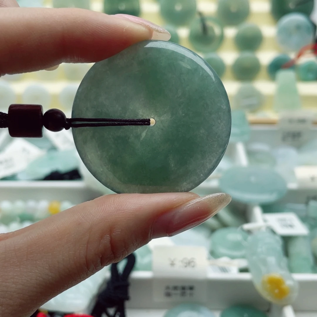 翡翠颈饰未镶嵌每***时天然翡翠