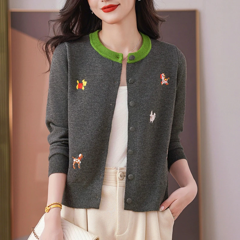 灰色圆领针织开衫女士秋装2025新款气质长袖上衣趣味刺绣毛衣外套