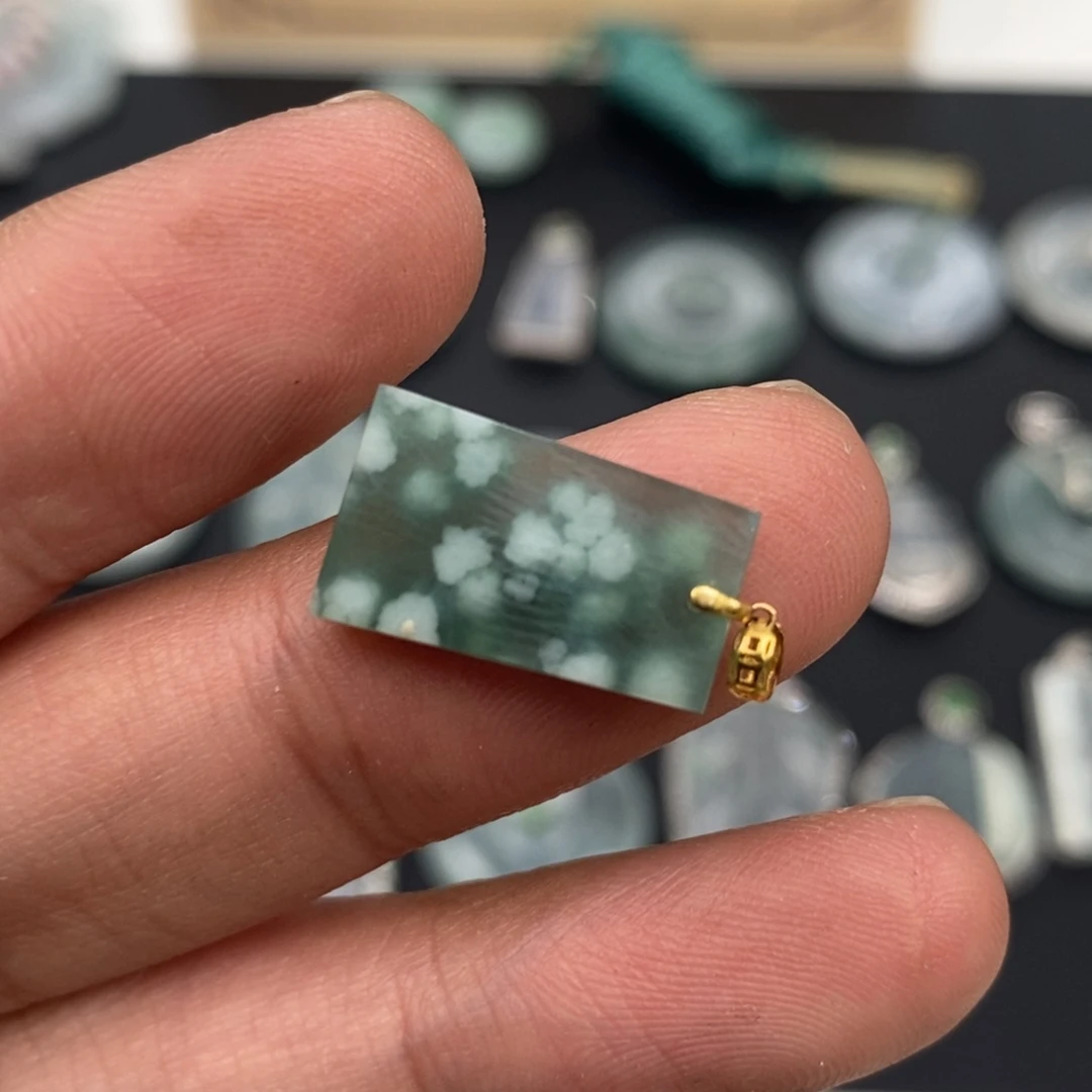 翡翠18K金镶嵌颈饰翡翠