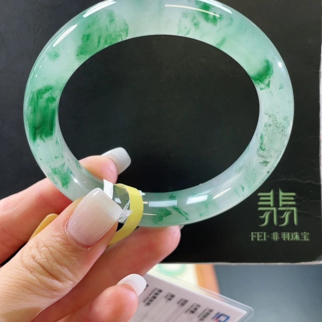 【闪购商品】未镶嵌手镯石英质玉