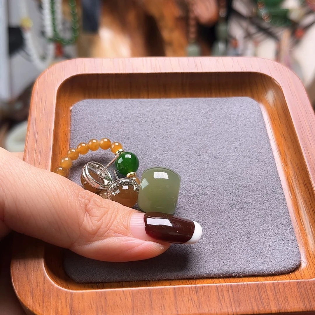 和田玉颈饰未镶嵌王**满