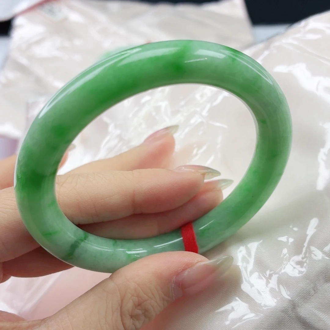 果***汁未镶嵌手镯翡翠，506