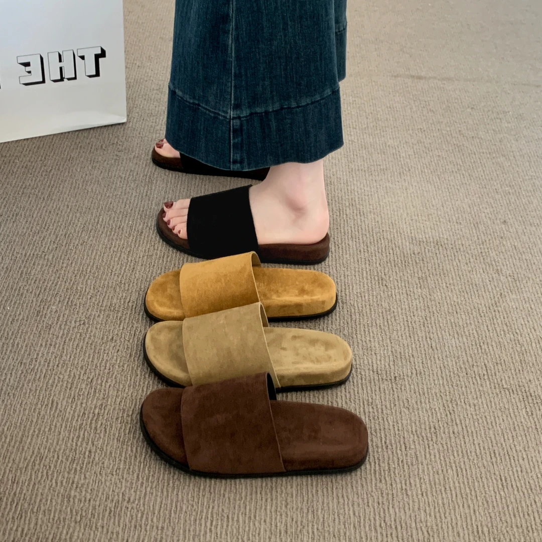 复古平底拖鞋女秋外穿2025新款百搭磨砂皮一字带凉拖露趾勃肯拖鞋