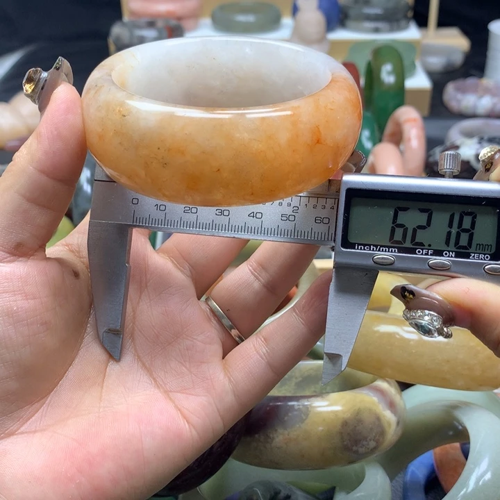 未镶嵌手镯石英质玉
