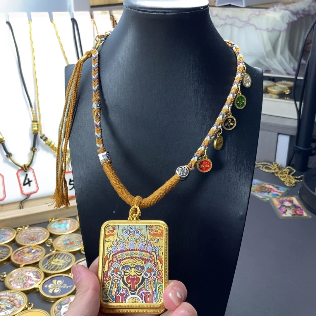 吊坠美丽的唐卡在这里结缘