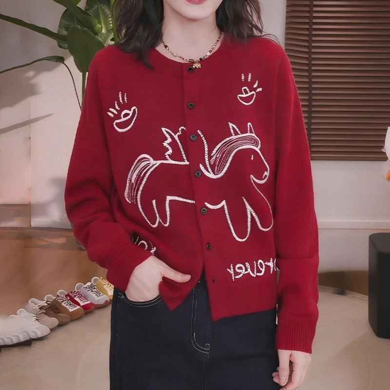 新年本命年马年红色小马刺绣针织开衫女2025冬季韩系显白甜美毛衣