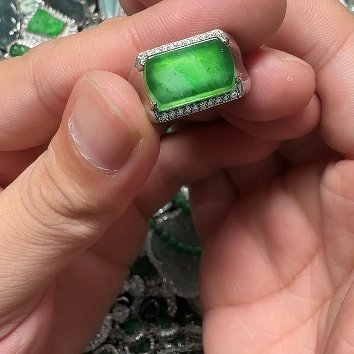 翡翠未镶嵌颈饰天然A货翡翠放漏