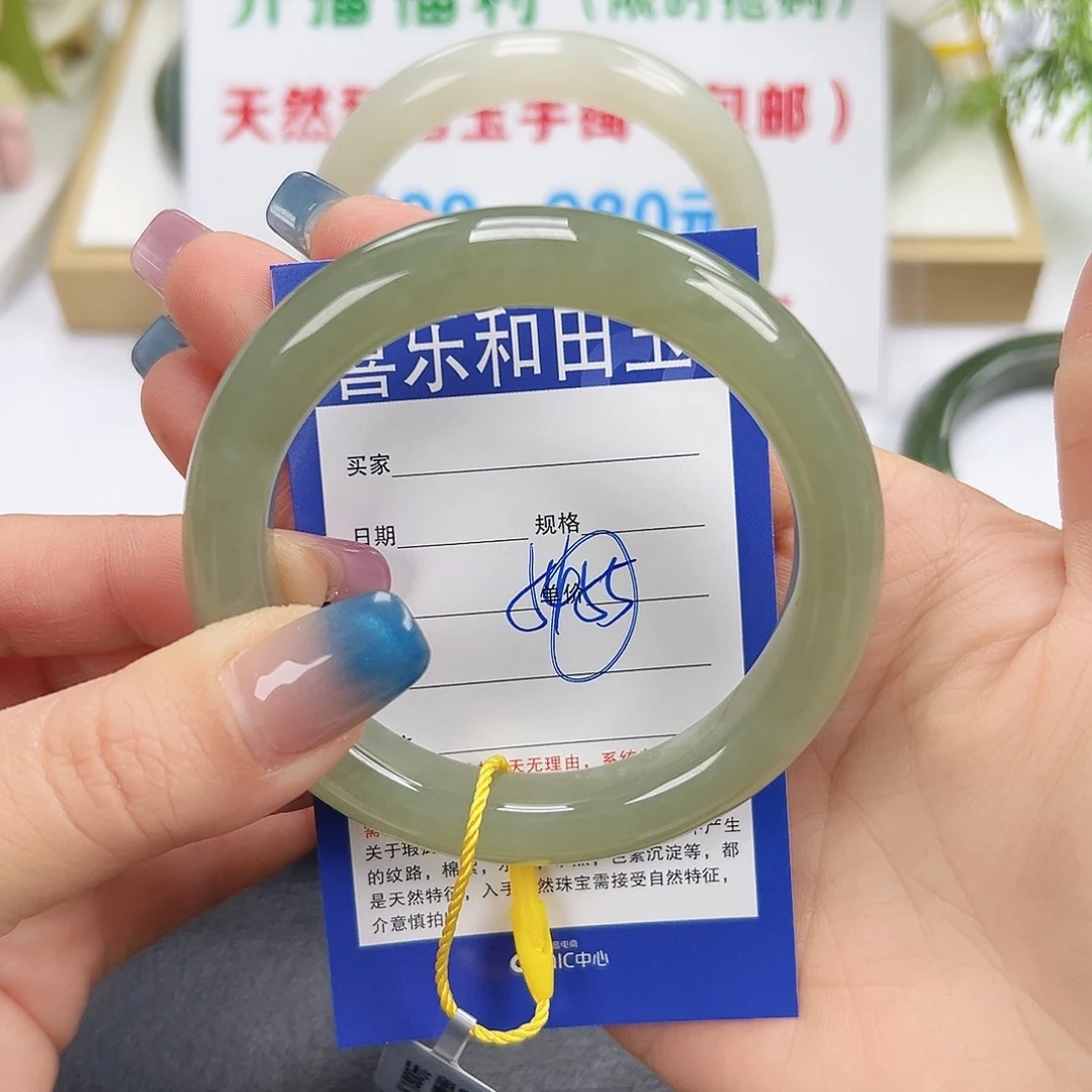 和田玉未镶嵌手镯