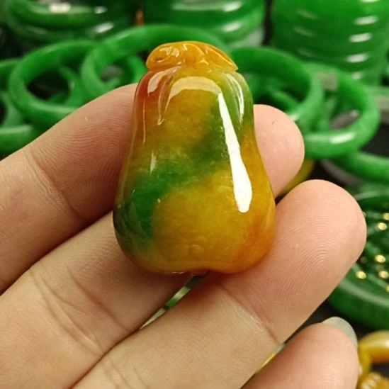 翡翠颈饰未镶嵌翡翠