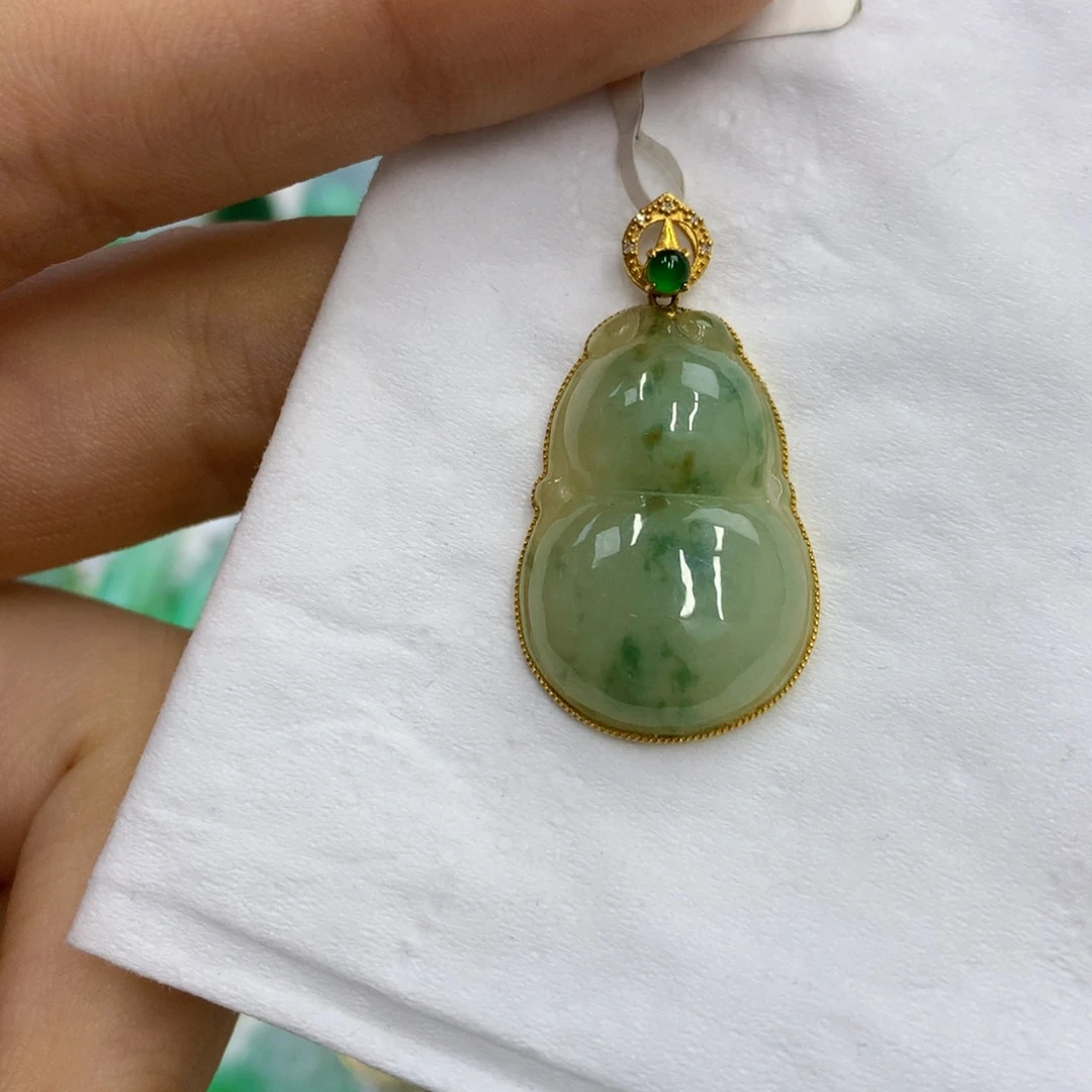 翡翠18K金镶嵌颈饰