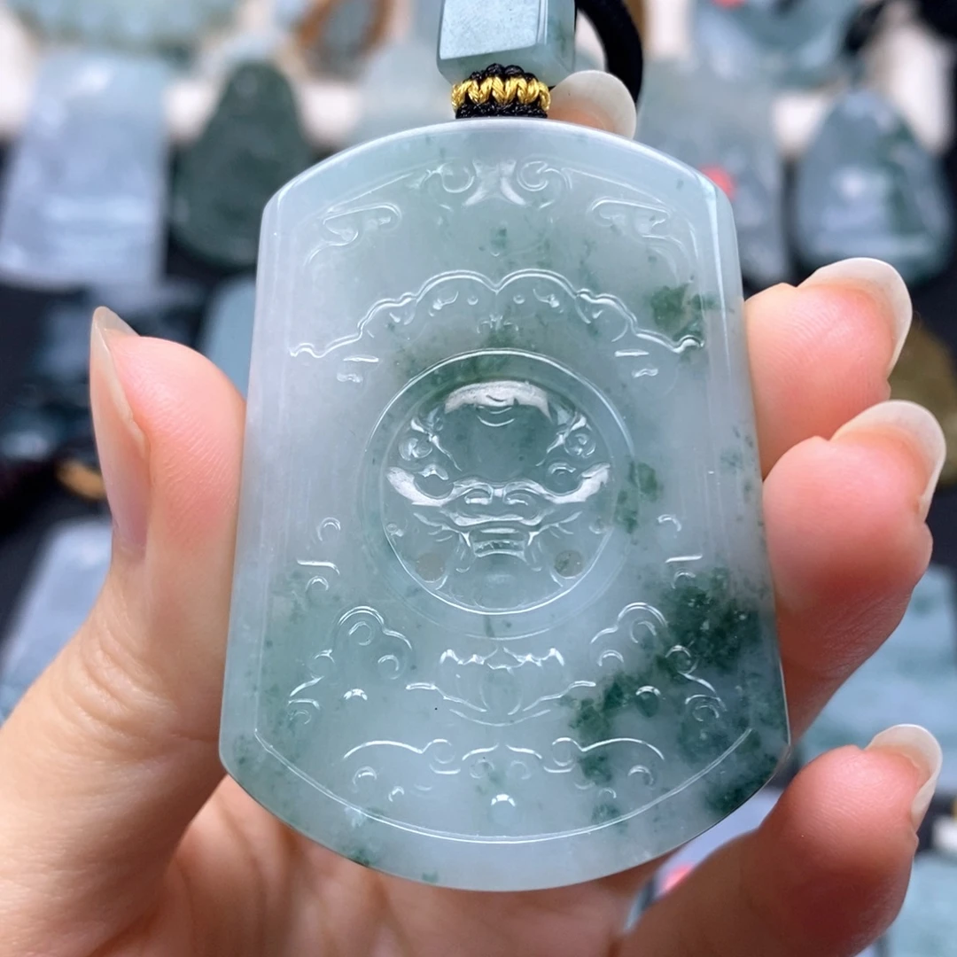 翡翠未镶嵌颈饰无事牌