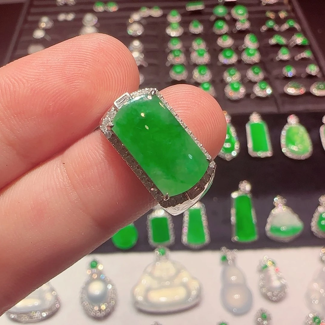 翡翠18K金镶嵌戒指戒指