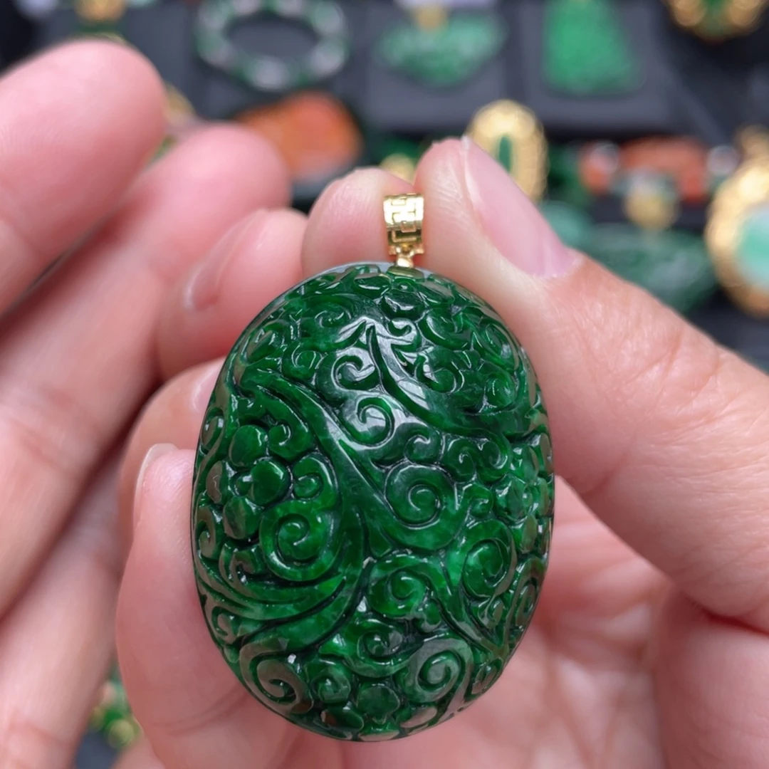 翡翠18K金镶嵌颈饰