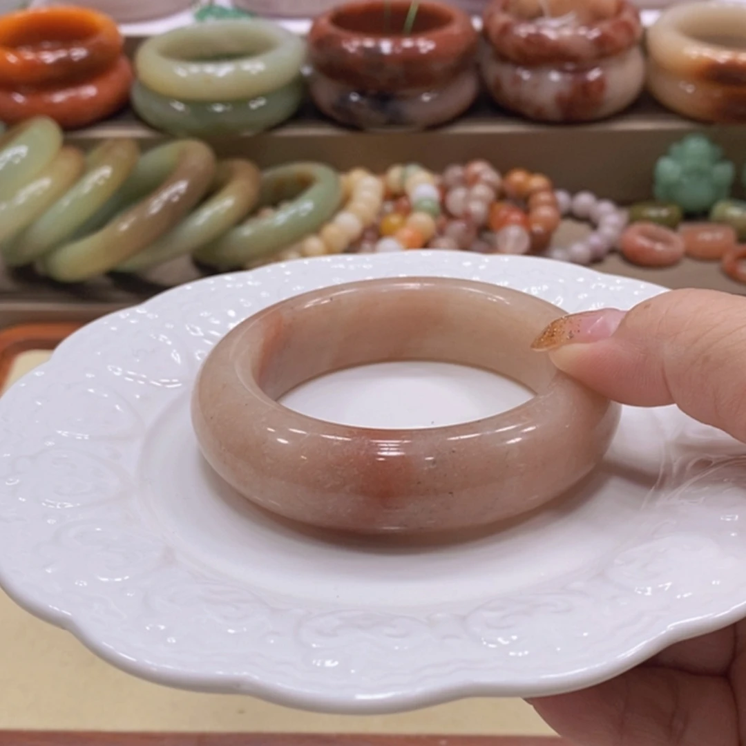 【闪购商品】未镶嵌手镯石英质玉