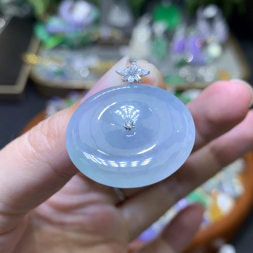 颈饰18K金镶嵌翡翠