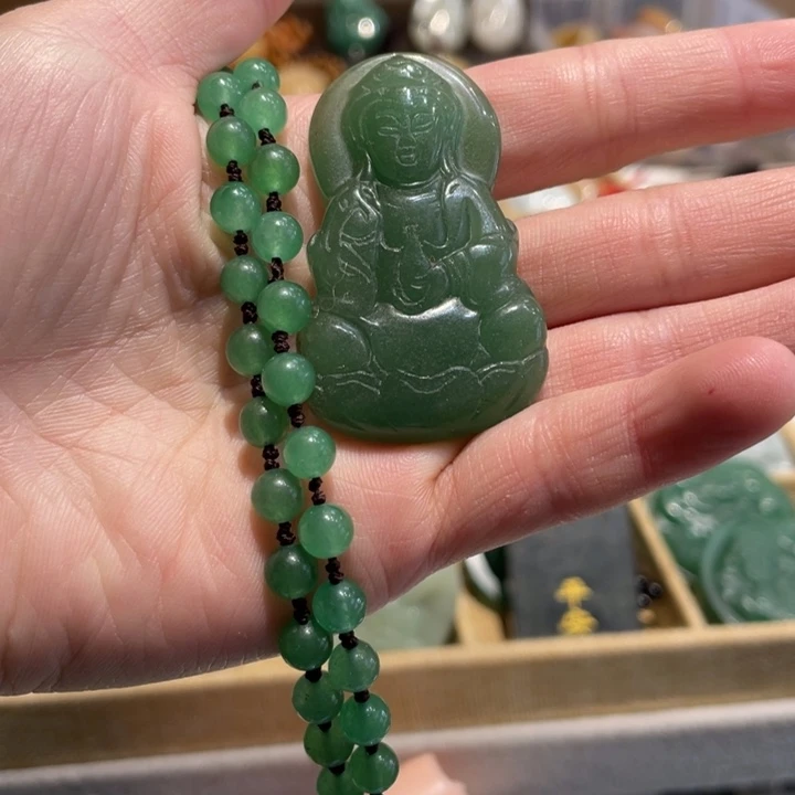 石英质玉未镶嵌颈饰